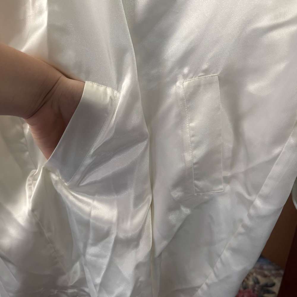 Victoria’s Secret White Satin Bridal Robe - Picture 4 of 7